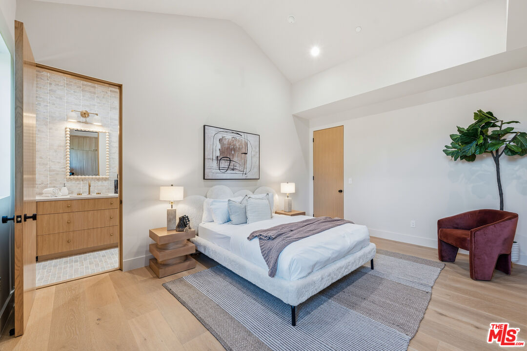 16643 Addison Street Encino, CA 91436 - Photo 20 of 31 a bedroom with a bed and a potted plant