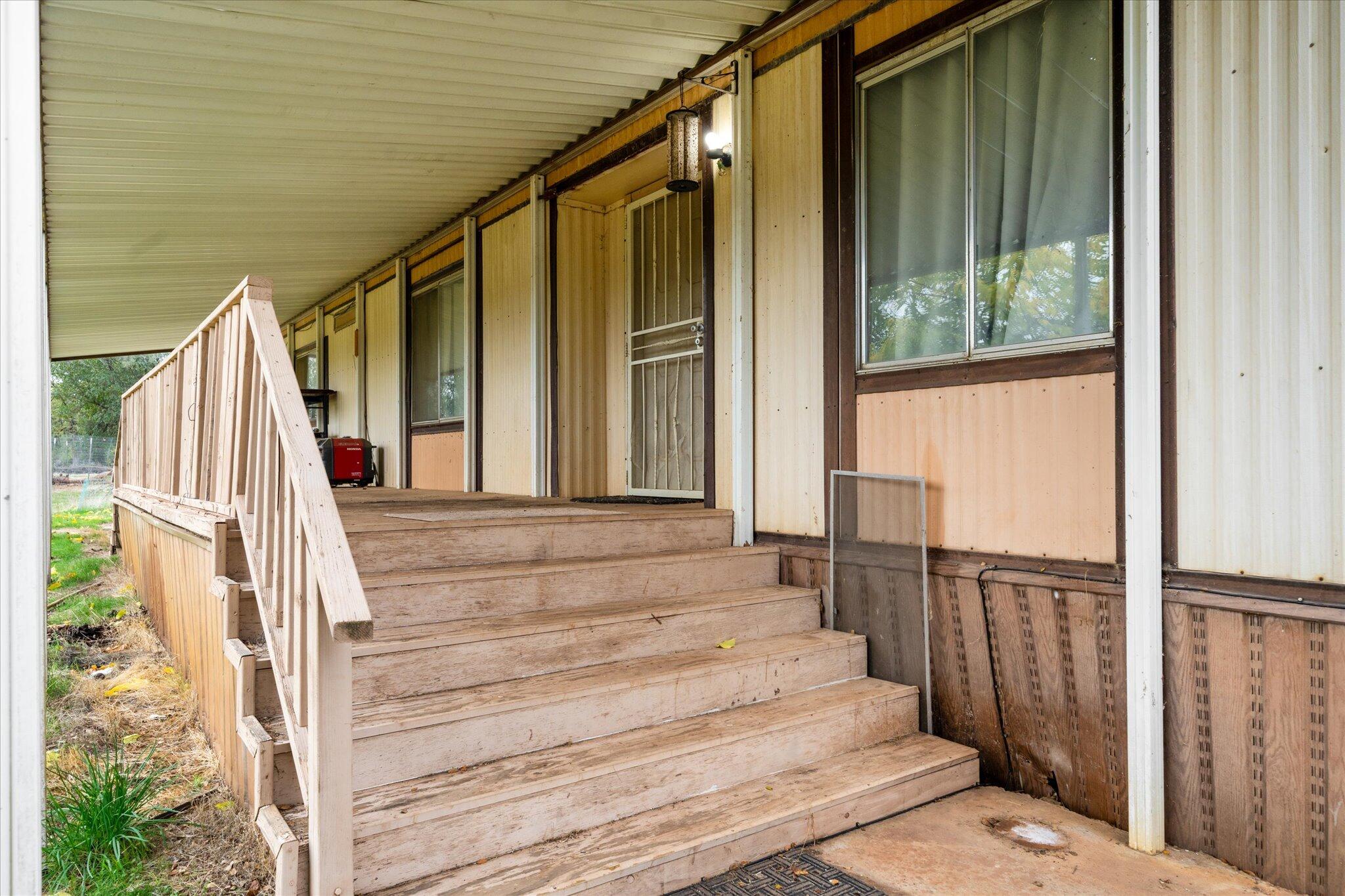 16578 Blue Horse Road Anderson, CA 96007 - Photo 4 of 22 04-BiggerFlow Real Estate Media-4