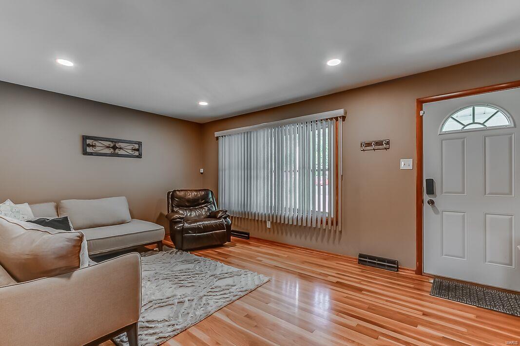124 Ruth Drive St. Charles, MO 63301 - Photo 4 of 18