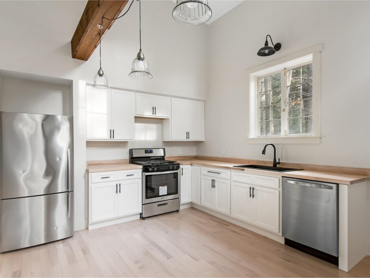 1727 Stage Road Richmond, VT 05477 - Photo 9 of 21