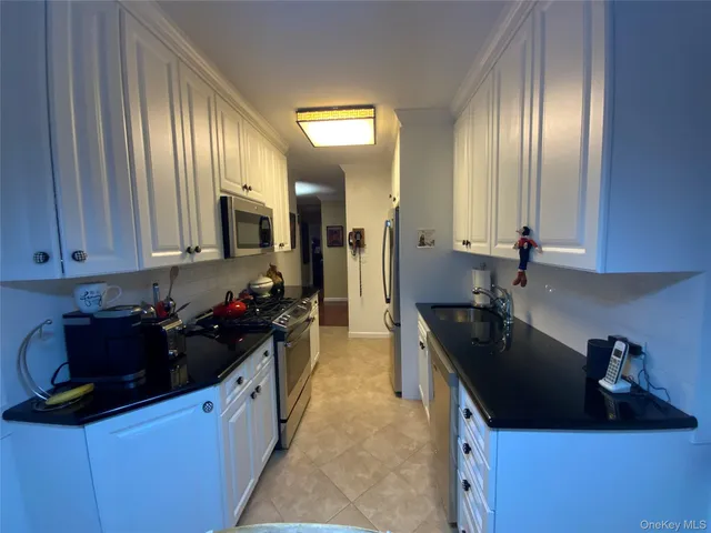 $899,000 | 269 Grand Central Parkway, Unit 16N | Glen Oaks