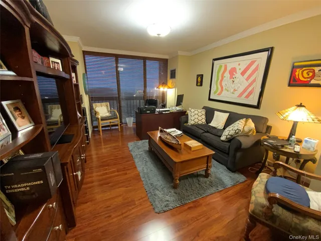 $899,000 | 269 Grand Central Parkway, Unit 16N | Glen Oaks