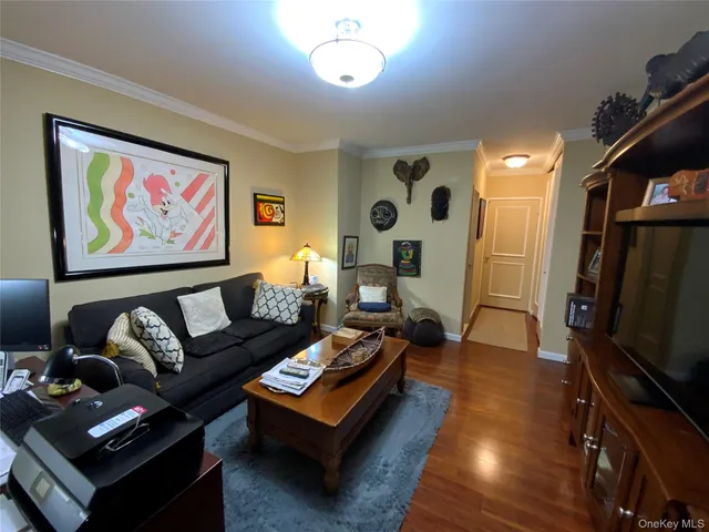 $899,000 | 269 Grand Central Parkway, Unit 16N | Glen Oaks