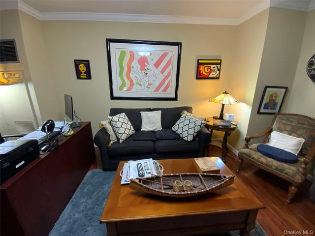 $899,000 | 269 Grand Central Parkway, Unit 16N | Glen Oaks