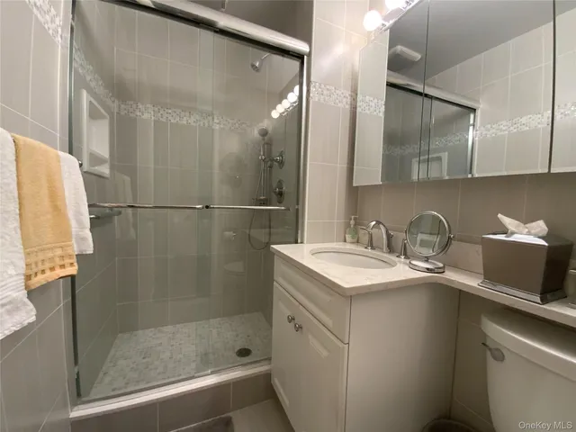 $899,000 | 269 Grand Central Parkway, Unit 16N | Glen Oaks