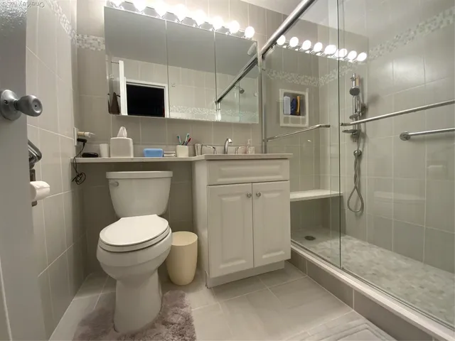 $899,000 | 269 Grand Central Parkway, Unit 16N | Glen Oaks