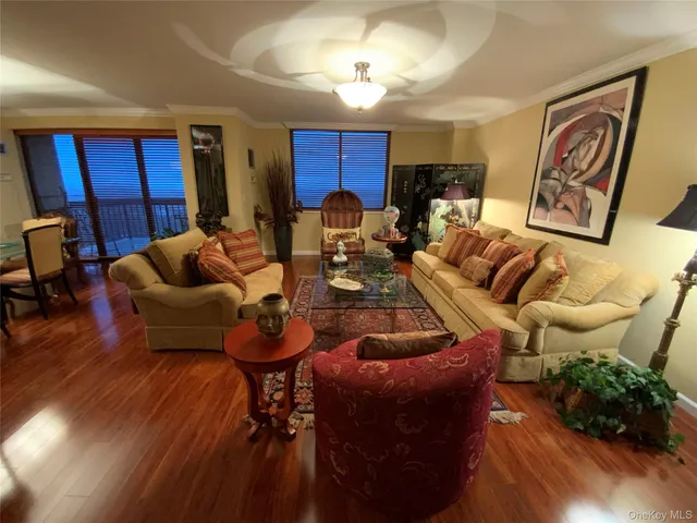 $899,000 | 269 Grand Central Parkway, Unit 16N | Glen Oaks