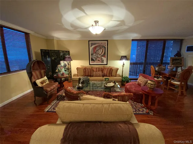 $899,000 | 269 Grand Central Parkway, Unit 16N | Glen Oaks