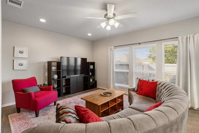 $239,000 | 523 North 1st Street, La Porte, TX 77571