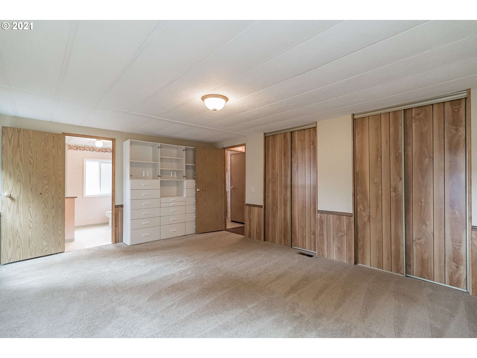 19691 Leland Road Oregon City, OR 97045 - Photo 12 of 30 a view of an empty room and closet area
