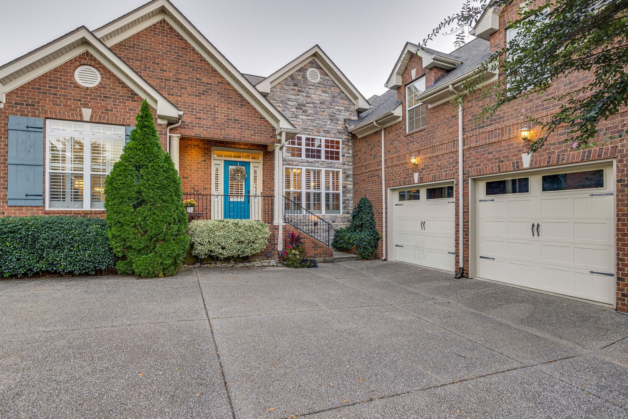 1213 White Rock Road Spring Hill, TN 37174 - Photo 5 of 50 front view of a house with a garden