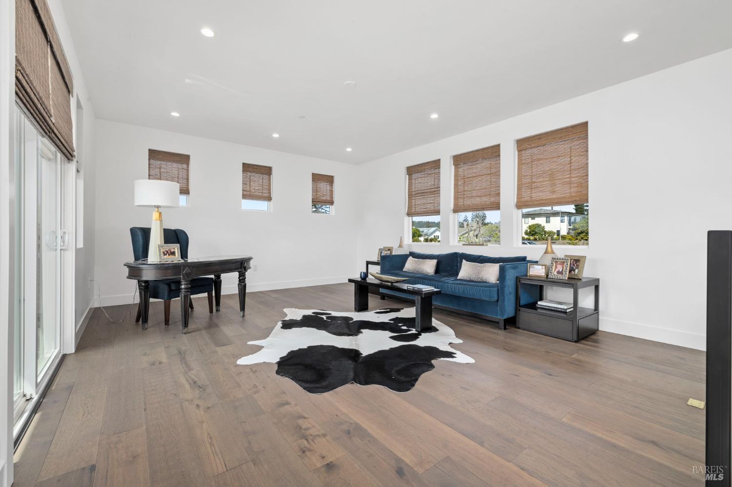3742 Sawgrass Place Santa Rosa, CA 95403 - Photo 28 of 48 a living room with furniture and a wooden floor