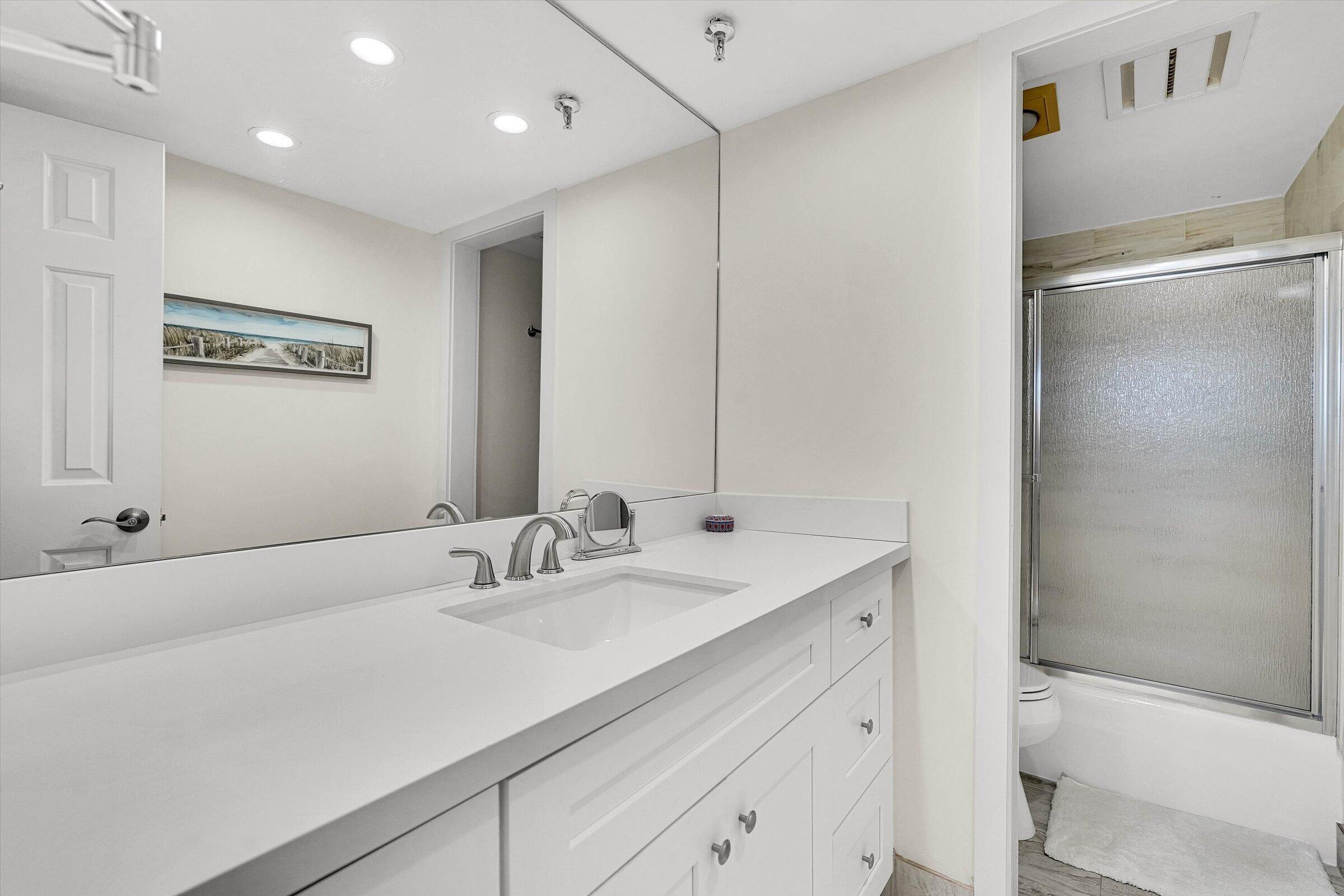 859 Jeffery Street, Unit 306 Boca Raton, FL 33487 - Photo 15 of 75 Second Bathroom
