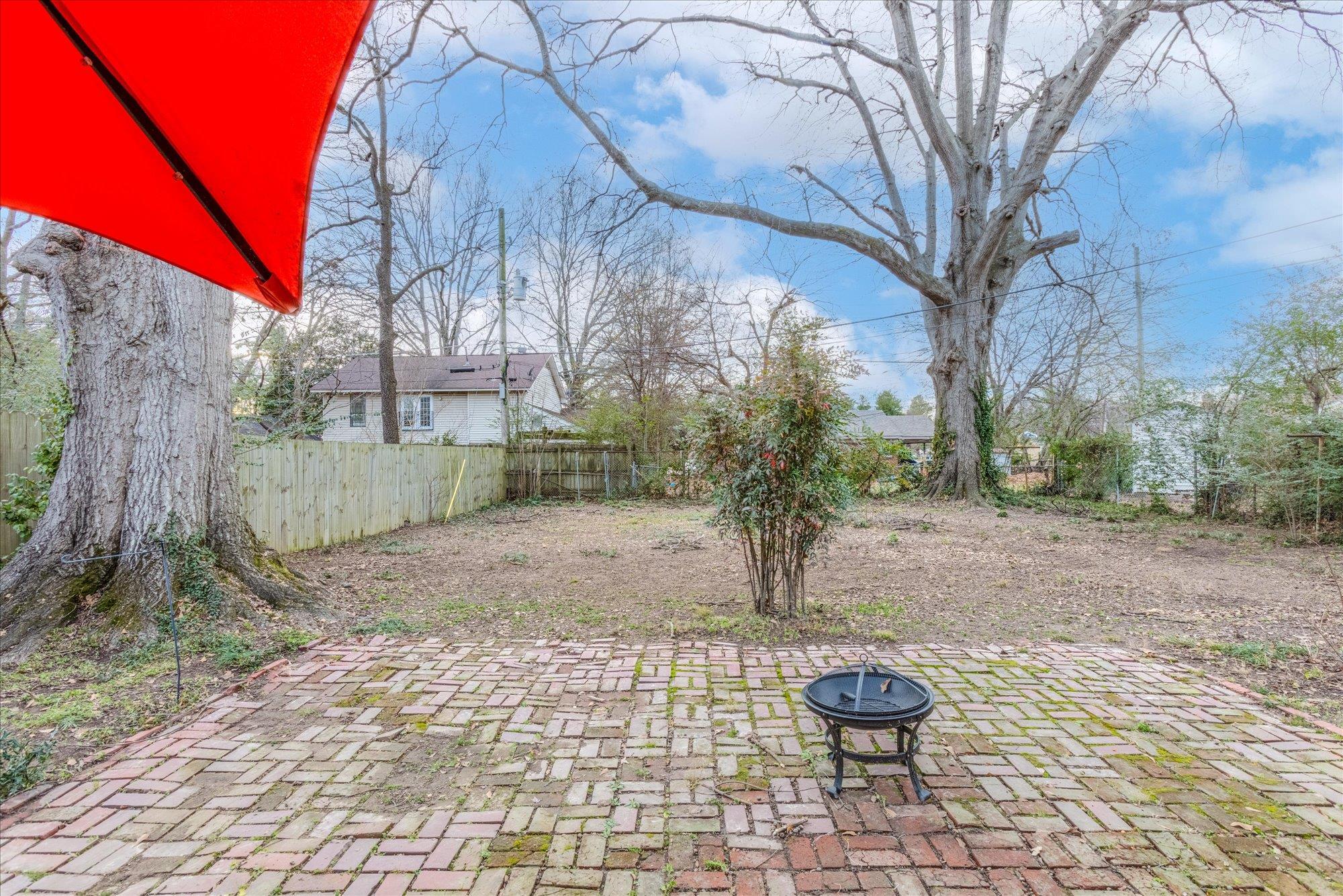1493 Raymore Road Memphis, TN 38117 - Photo 27 of 27 a backyard of a house with lots of green space