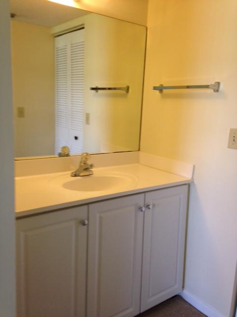 321 Olivewood Place, Unit O121 Boca Raton, FL 33431 - Photo 7 of 13 MASTER BATH