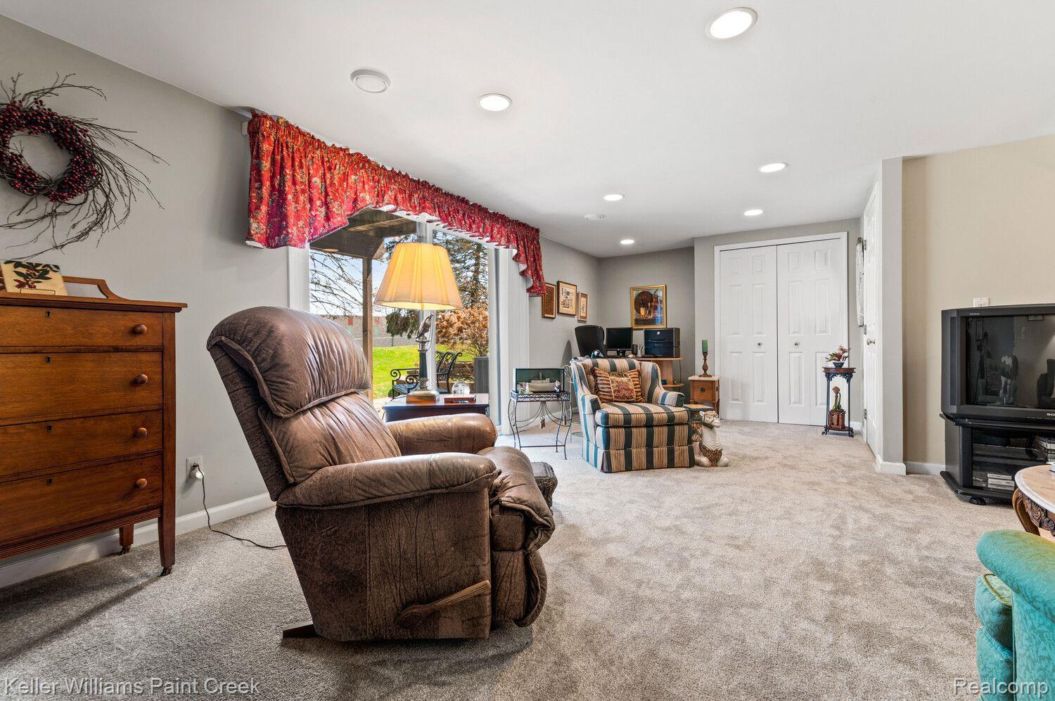 374 Willow Grove Lane Rochester, MI 48307 - Photo 25 of 28 Basement view 3