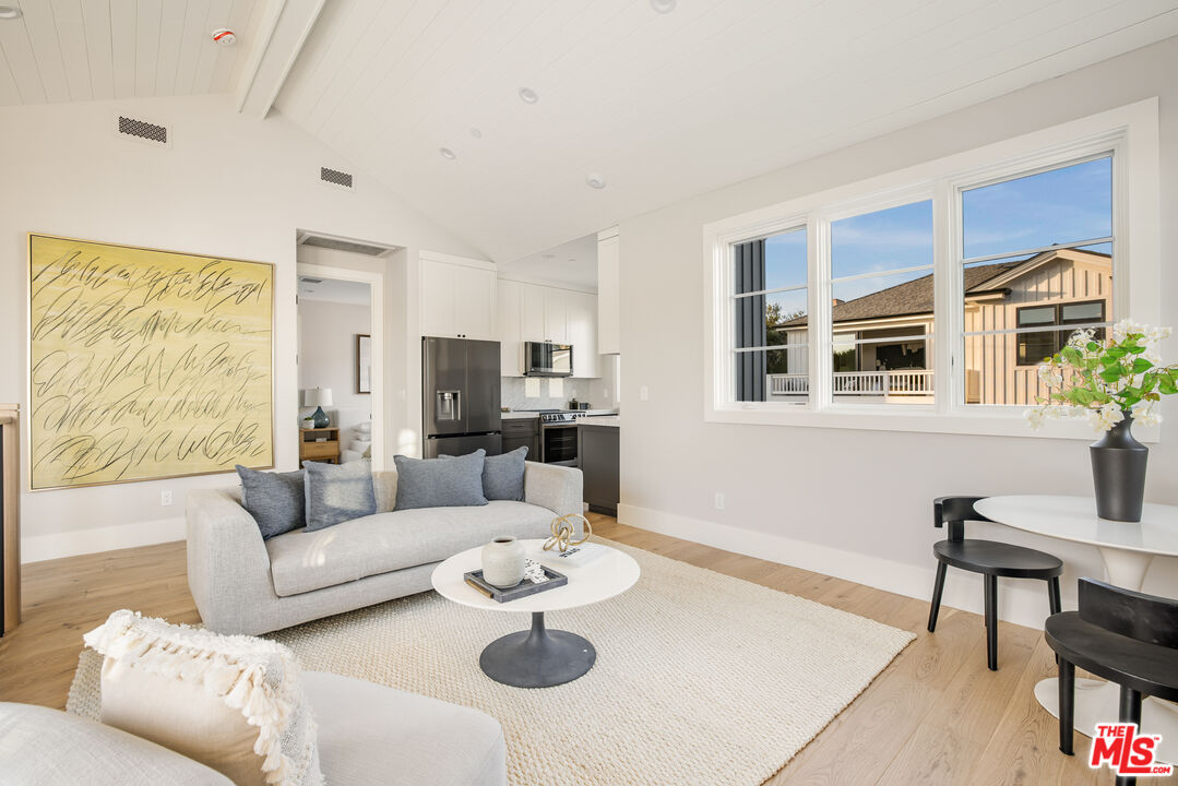 628 10th Street Santa Monica, CA 90402 - Photo 38 of 48 a living room with furniture and a table