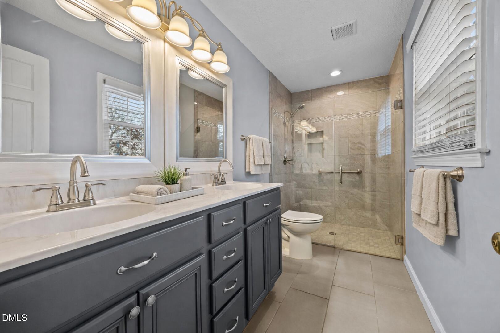 4300 Edgehill Court Raleigh, NC 27612 - Photo 14 of 40 2nd Floor Owner's Bathroom