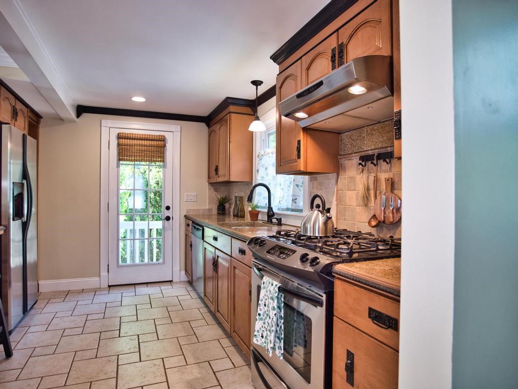 2545 Main Road Tiverton, RI 02878 - Photo 8 of 50