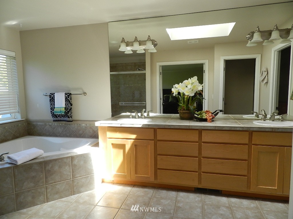 4427 240 Place Southeast Bothell, WA 98021 - Photo 14 of 23