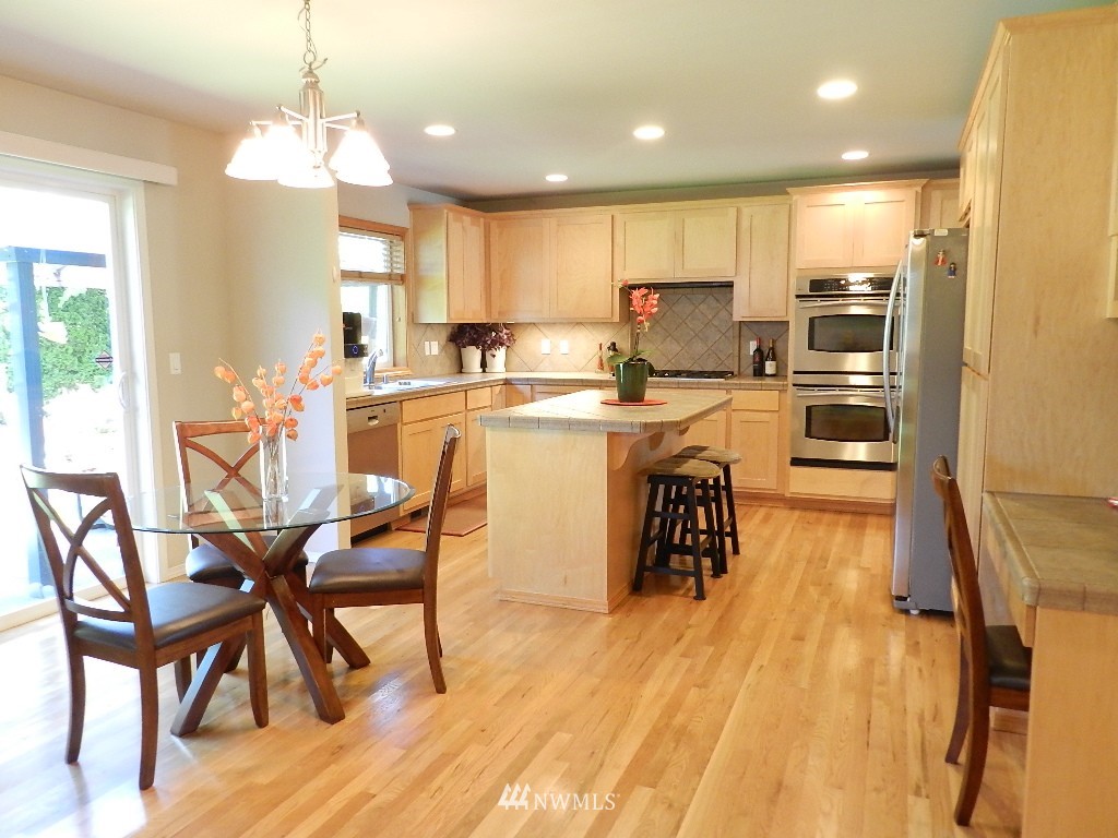 4427 240 Place Southeast Bothell, WA 98021 - Photo 6 of 23