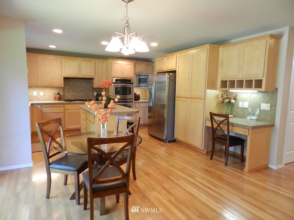 4427 240 Place Southeast Bothell, WA 98021 - Photo 7 of 23