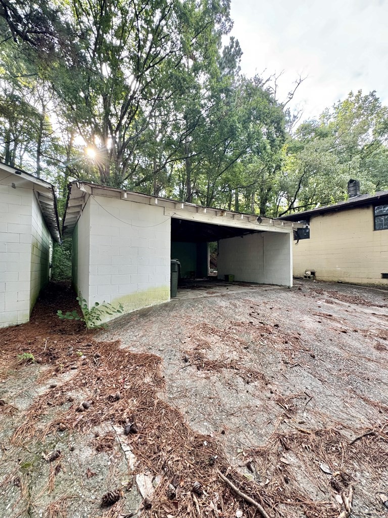 204 Bogle Street Dalton, GA 30721 - Photo 8 of 25 a backyard of a house with lots of green space