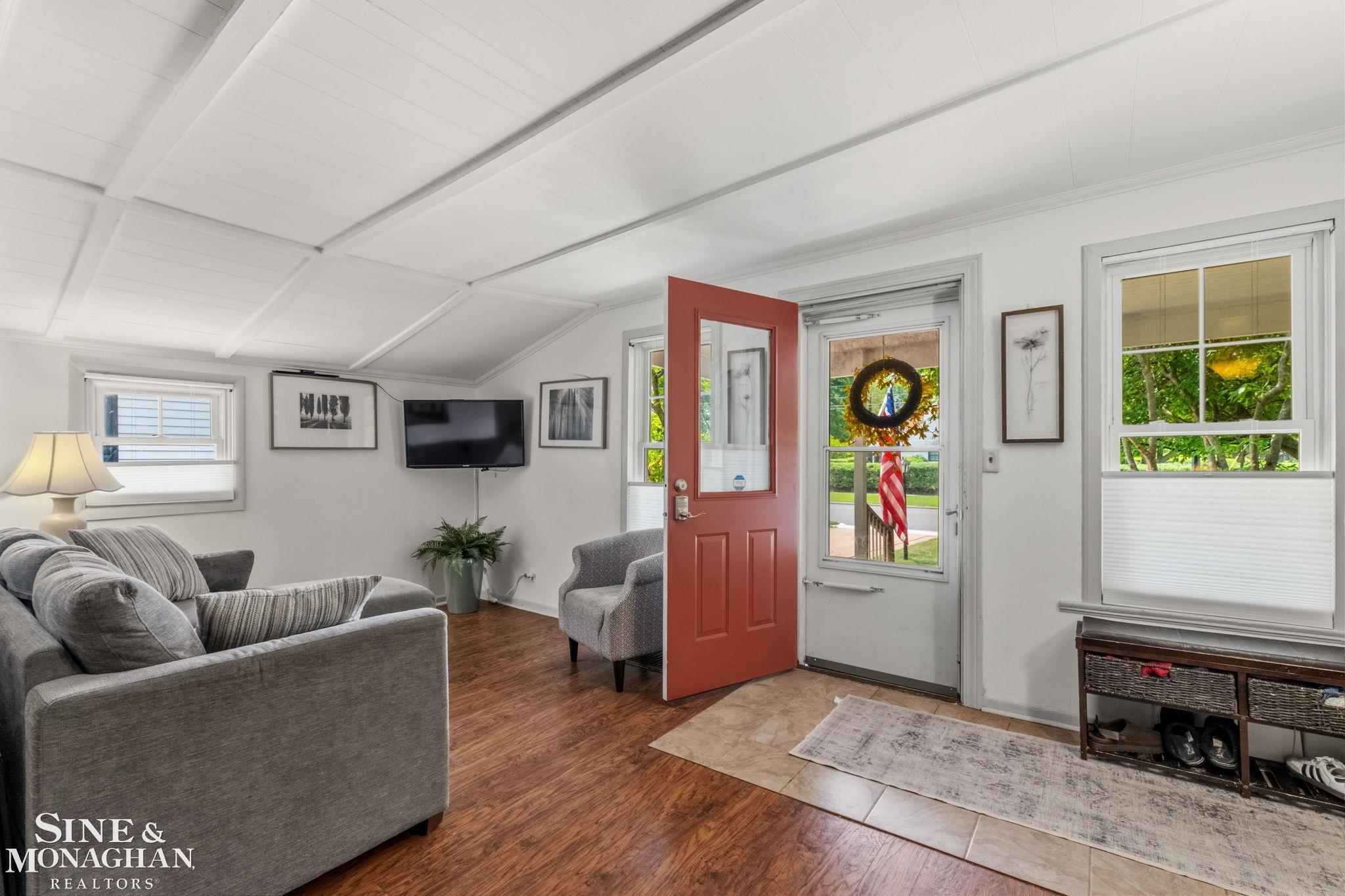 134 Kerby Road Grosse Pointe, MI 48236 - Photo 7 of 69 50213365-d20a2f27-d15b-4e0e-bad1-ce83c8ad0a1c.JPG