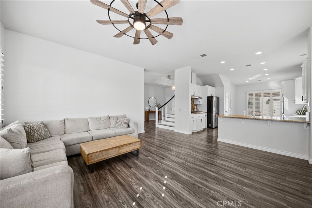28251 Infinity Circle Saugus, CA 91390 - Photo 15 of 63 Gallery Image 15
