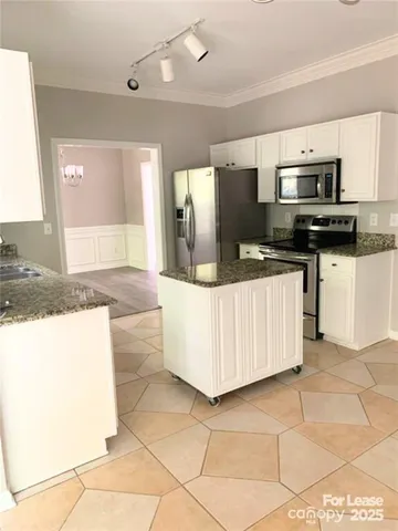 $2,350 | 7010 Duchamp Drive, Charlotte, NC 28215