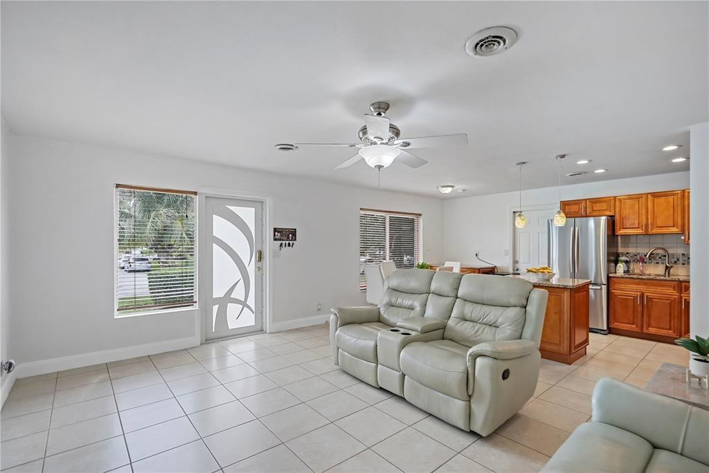 6129 Hogan Creek Road Margate, FL 33063 - Photo 4 of 31 Photo 4