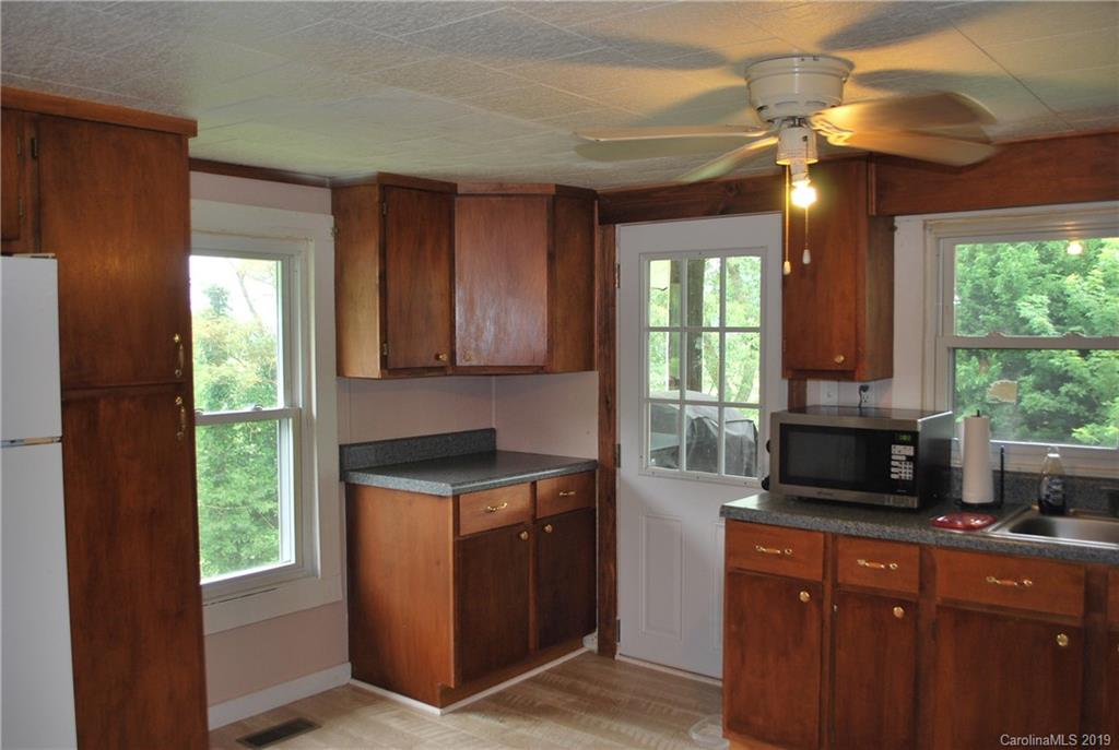 44 Abbott Road Canton, NC 28716 - Photo 8 of 24