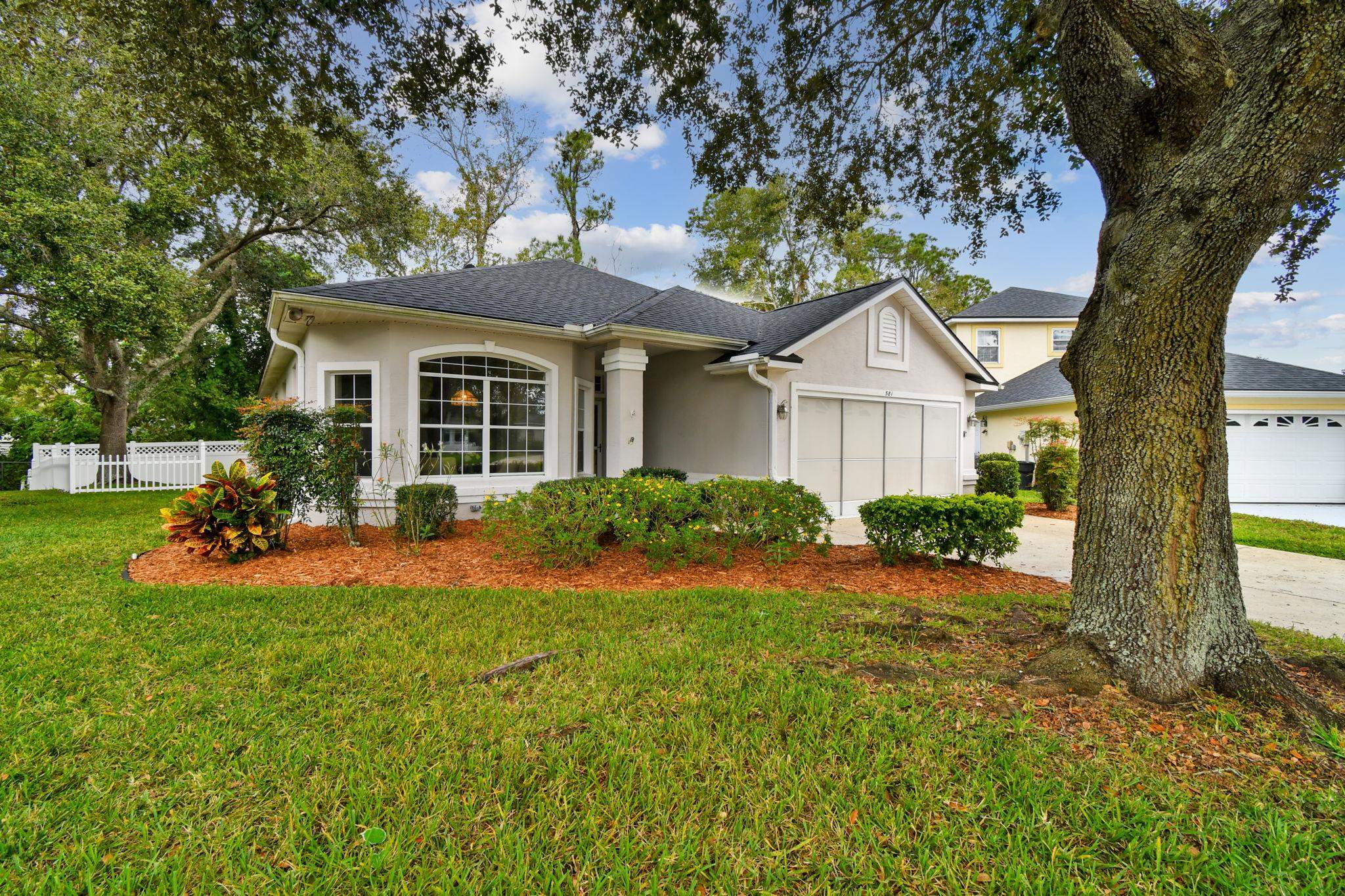 a view of a yard in front of house