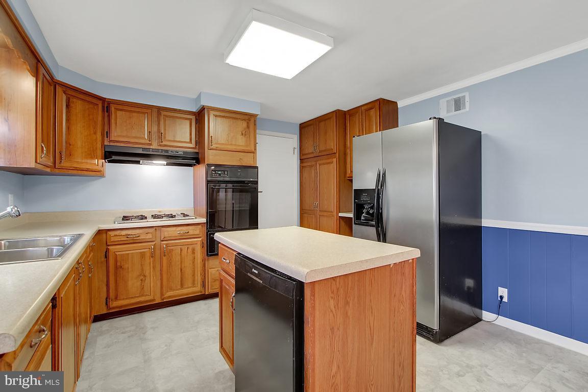 3017 Dundee Road York, PA 17406 - Photo 5 of 25 Gallery Image 5