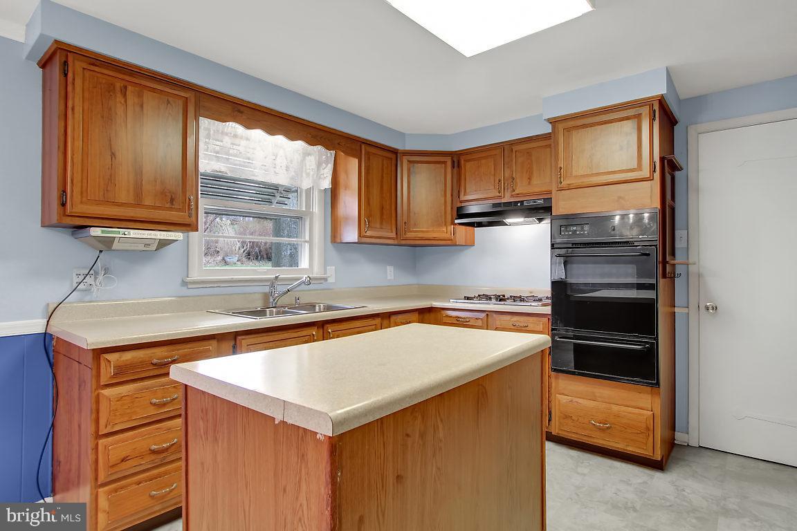 3017 Dundee Road York, PA 17406 - Photo 6 of 25 Gallery Image 6