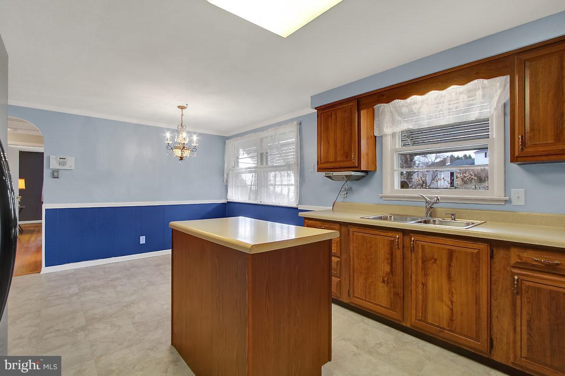 3017 Dundee Road York, PA 17406 - Photo 8 of 25 Gallery Image 8