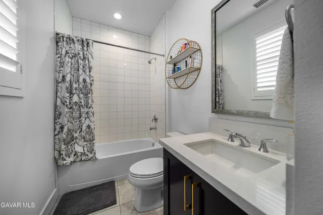 a bath tub sitting in a bathroom next to a tub