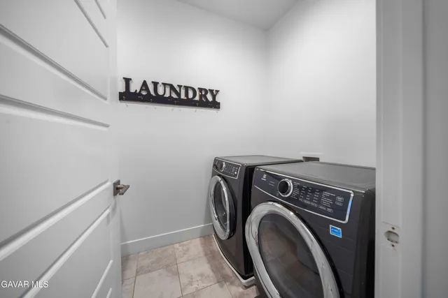 a view of a backyard with plants