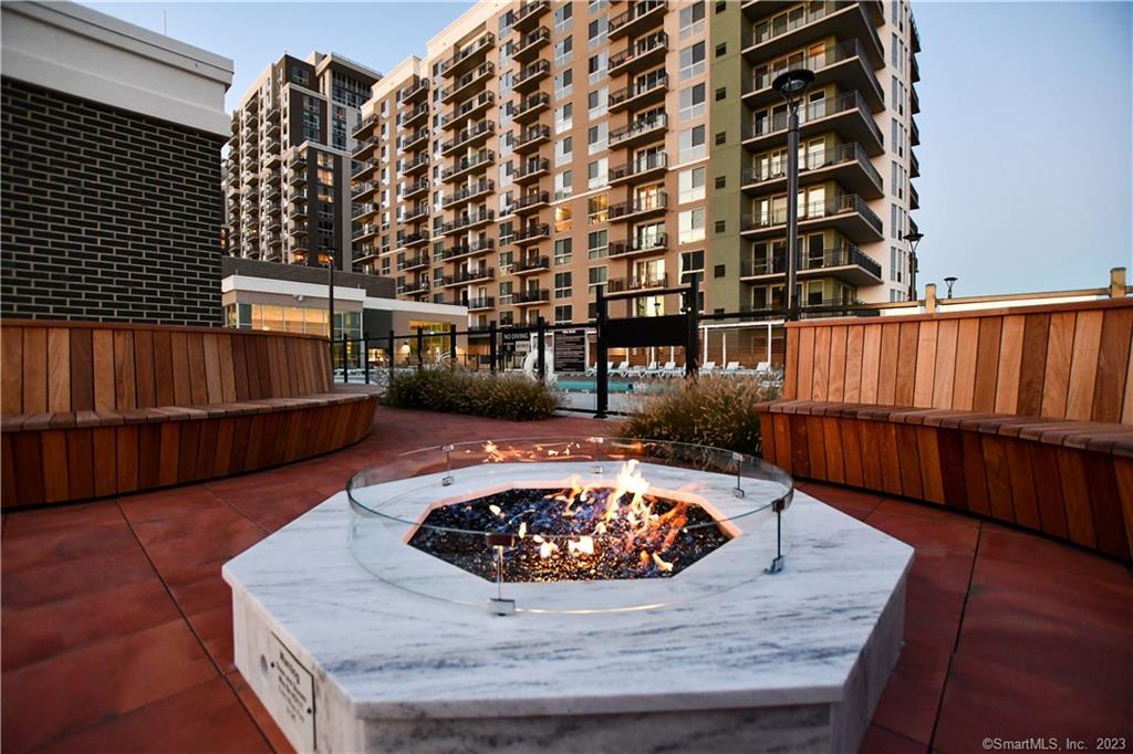 2 Harbor Point Road South, Unit 1613 Stamford, CT 06902 - Photo 2 of 21