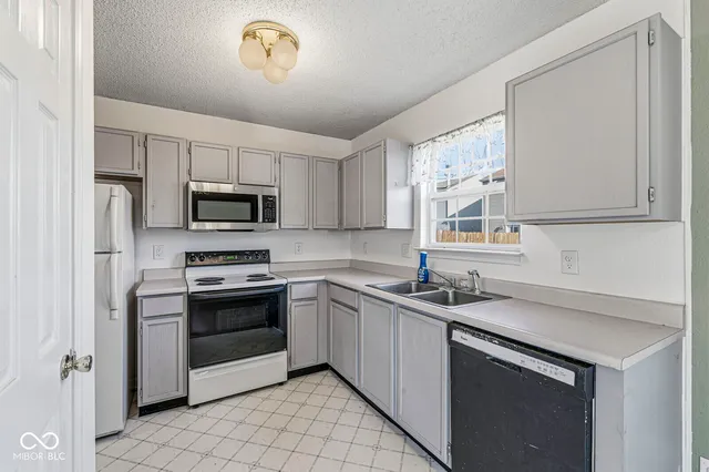 $180,000 | 4535 Connaught W Drive, Plainfield, IN 46168