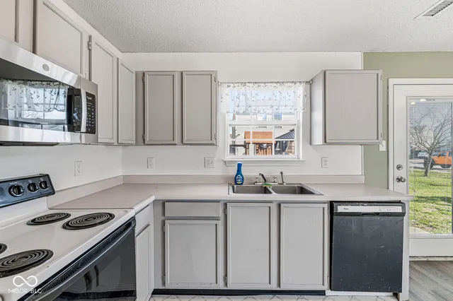 $180,000 | 4535 Connaught W Drive, Plainfield, IN 46168