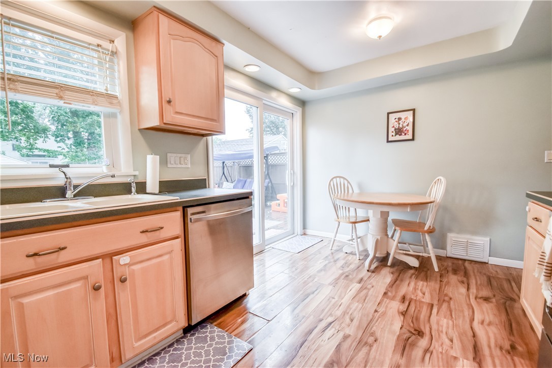 30232 Forestgrove Road Willowick, OH 44095 - Photo 6 of 28 Kitchen
