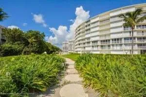 $10,000 | 2780 South Ocean Boulevard, Unit 312, Palm Beach, FL 33480