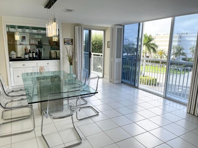 2780 South Ocean Boulevard, Unit 312 Palm Beach, FL 33480 - Photo 7 of 29 a view of a interior of the house