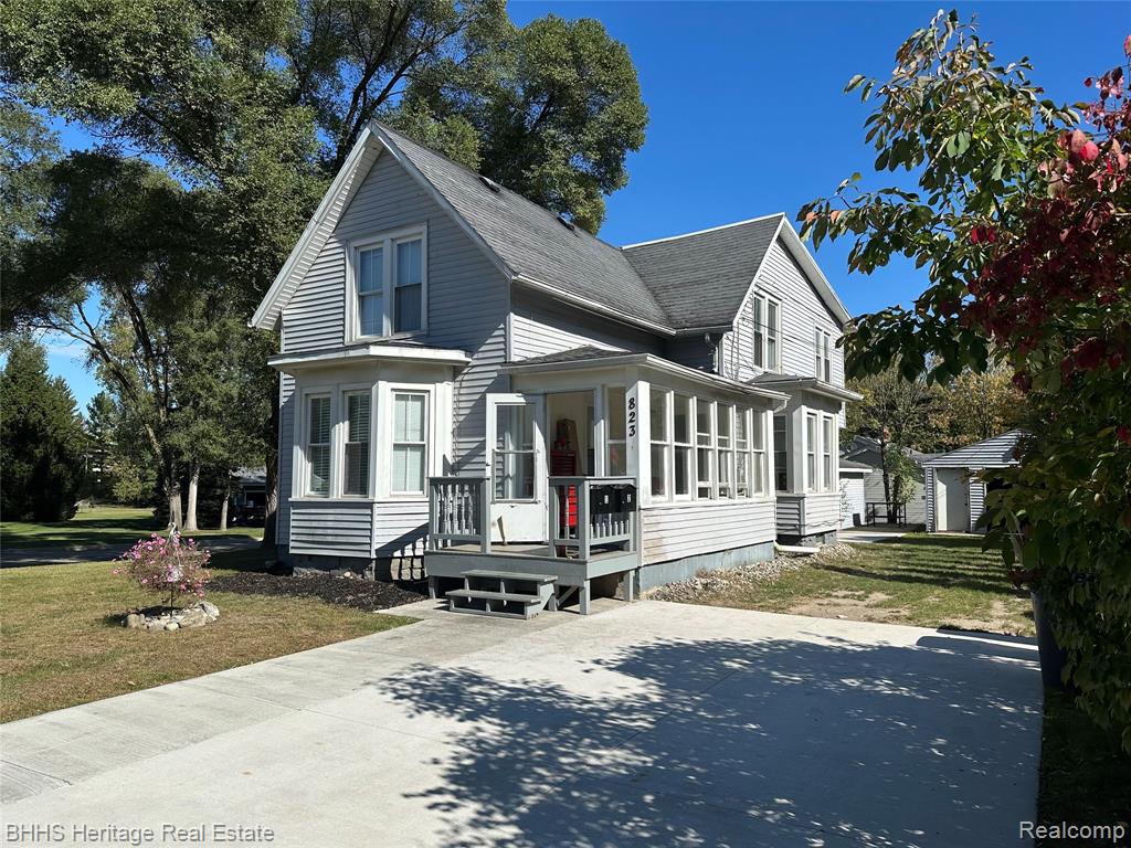 823 Alger Street Howell, MI 48843 - Photo 2 of 17