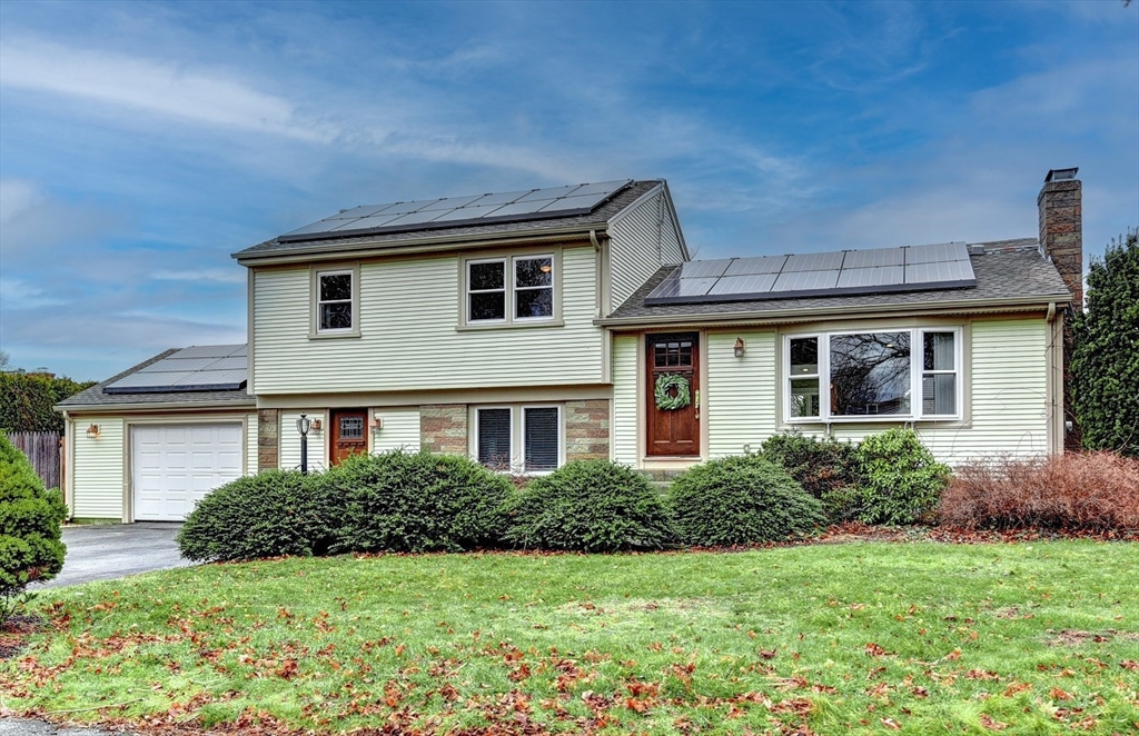 9 Colonial Road Seekonk, MA 02771 - Photo 1 of 39 Gallery Image 1