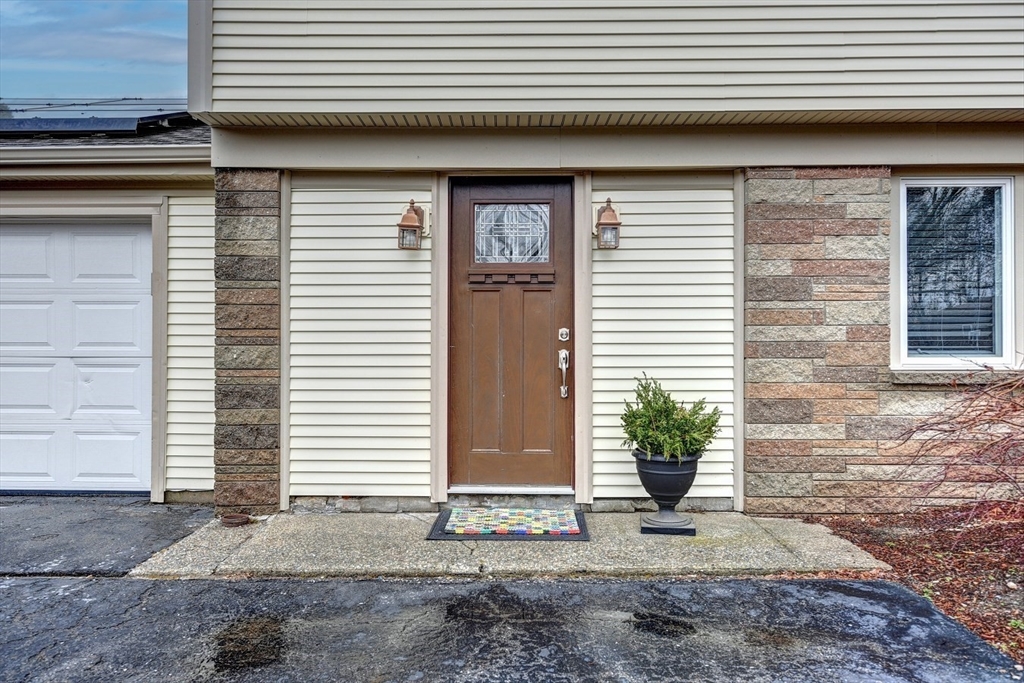9 Colonial Road Seekonk, MA 02771 - Photo 3 of 39 Gallery Image 3