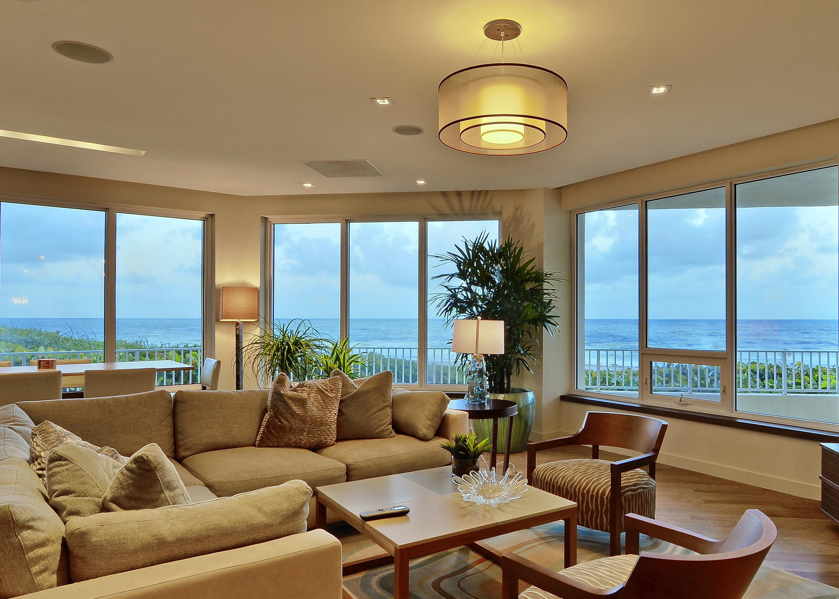 500 South Ocean Boulevard, Unit 2106 Boca Raton, FL 33432 - Photo 29 of 45 SOCIAL ROOM SITTING AREA