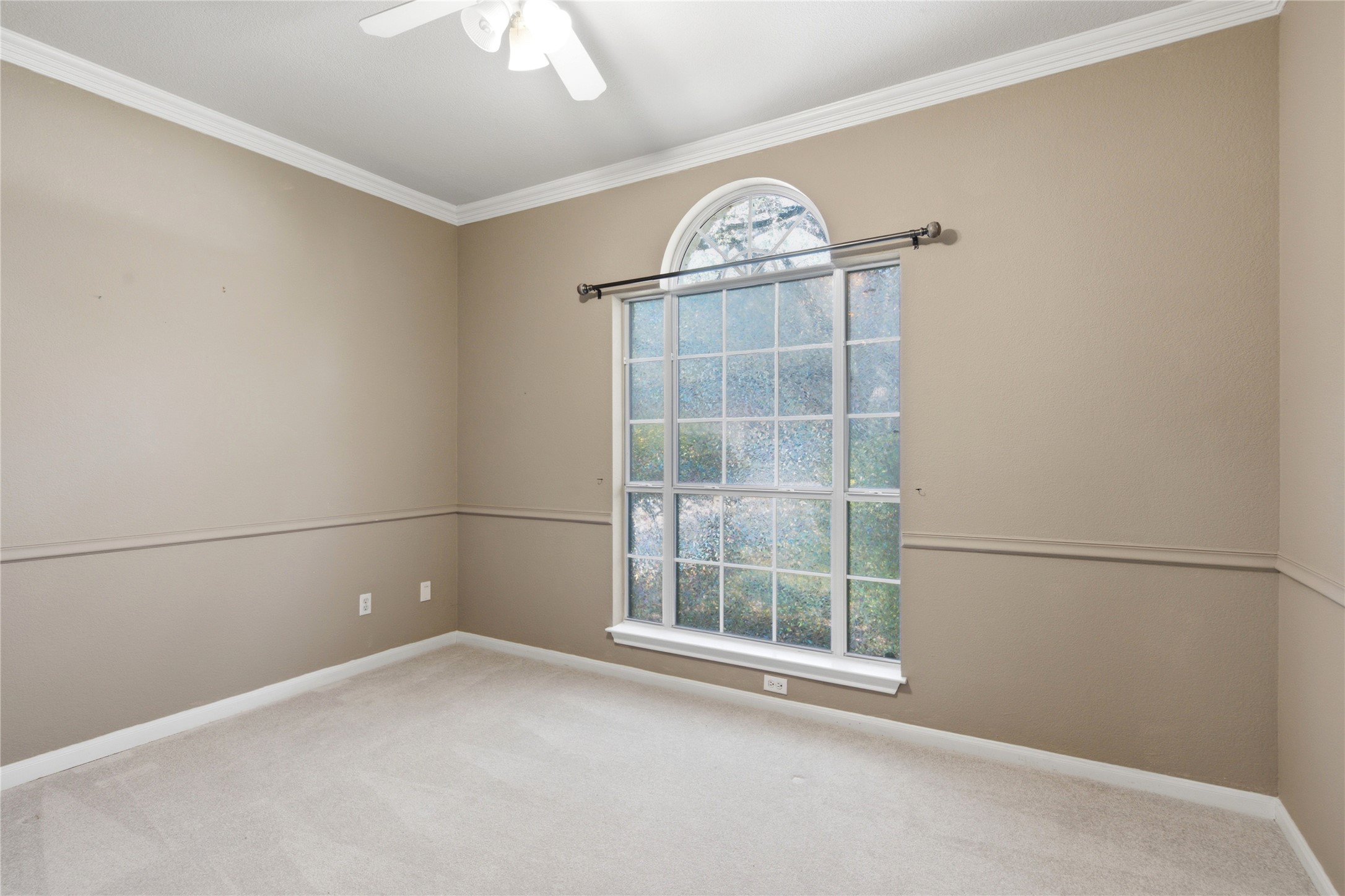 6032 Roxbury Lane Austin, TX 78739 - Photo 22 of 34 Elegant crown molding and a large arched window define this versatile, carpeted space.