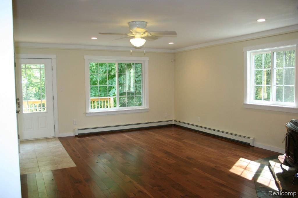 5600 7 Mile Road South Lyon, MI 48178 - Photo 22 of 51 Nice big windows!